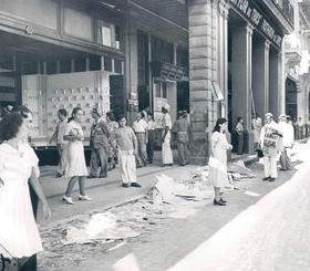 Escena posbombazo frente a la tienda La Moda, Habana, 1941