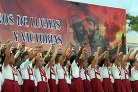 Estudiantes en un acto político en La Habana