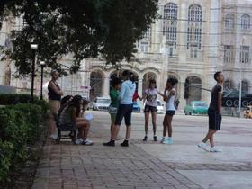 Jóvenes estudiantes cubanos