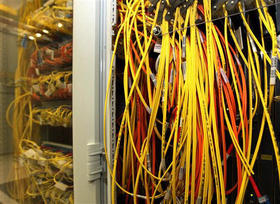 Cables de conexión a internet. (AP)