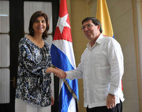 La canciller colombiana, María Ángela Holguín, durante su reunión con su homólogo cubano, Bruno Rodríguez, el miércoles 8 de febrero de 2012 en La Habana