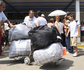Cubanoamericanos a la llegada al Aeropuerto Internacional José Martí en La Habana. Cubanoamericanos a la llegada al Aeropuerto Internacional José Martí en La Habana
