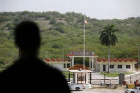 Frontera entre la Base Naval de Guantanamo y Cuba. 14 de mayo de 2008. (AP)