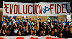Dirigentes juveniles en primera línea, durante una marcha organizada por el gobierno