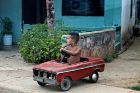 Un ejemplo del tipo de juguetes que tienen los niños en Cuba