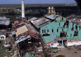 Central azucarero cubano en ruinas