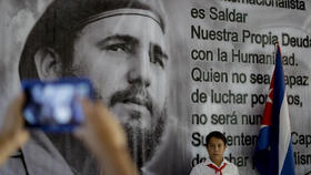 Cuba, mural con imagen de Fidel Castro