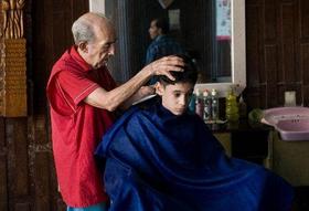 Un barbero en la capital de la Isla