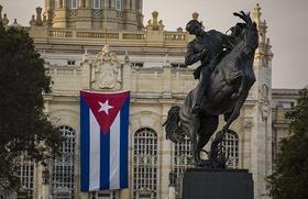 Copia de la neoyorquina estatua ecuestre de Martí en La Habana