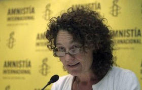 Kerrie Howard, subdirectora del programa de Amnistía Internacional para las Américas, presenta un informe sobre Cuba en Madrid, en esta foto de 2010