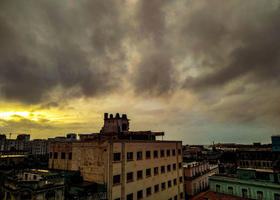 Vista del atardecer en La Habana durante el apagón que dejó sin electricidad a todo el país