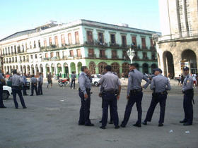 Policías en La Habana, Cuba