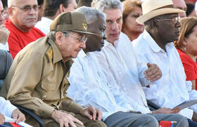 El gobernante cubano Raúl Castro y parte de la elite gubernamental de la Isla, durante un acto en esta fotografía de archivo