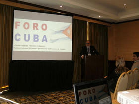 Marcelino Miyares, coordinador del Foro Cuba - ¿Cambios en el proceso cubano?, celebrado en México. Foto de Carlos Olivares Baró. Marcelino Miyares, coordinador del Foro Cuba - ¿Cambios en el proceso cubano?, celebrado en México. Foto de Carlos Olivares Baró
