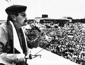 Luis Crespo en una manifestación del exilio en Miami, 1980