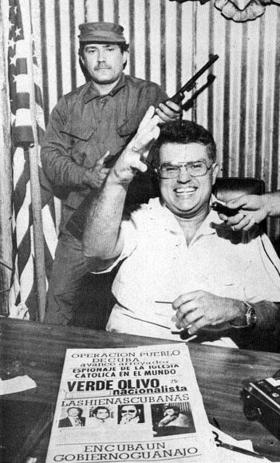 Donestevez en su oficina, circa 1975