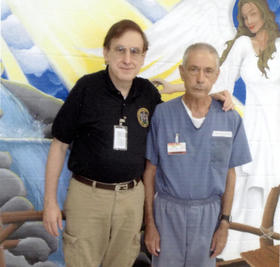 Otero recibe en prisión la visita del historiador Antonio de la Cova, Julio de 2016