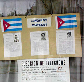 Candidatos nominados al proceso electoral cubano en esta foto de archivo de 2002