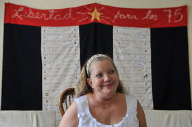 La opositora cubana Laura Pollán, líder de las Damas de Blanco, en esta foto de archivo del 7 de julio de 2010, en su casa, en La Habana (Cuba)