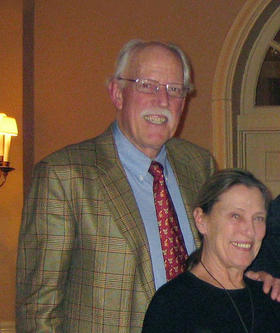 Los estadounidenses Walter Kendall Myers (Izq.) y su esposa, Gwendolyn Myers, acusados de espiar para La Habana durante décadas. Washington, febrero de 2009. (REUTERS)