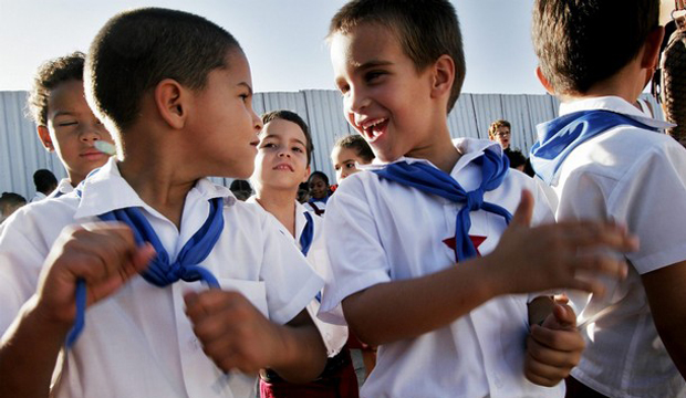Estudiantes de primaria, durante un acto en La Habana. (AFP)