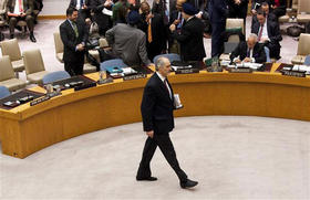 El embajador sirio ante la ONU, Bashar al Jafari, momentos antes de la votación de una resolución en el Consejo de Seguridad, el 4 de febrero de 2012