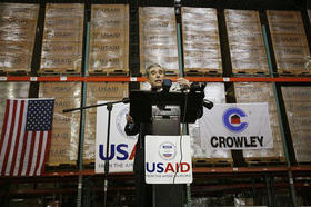 Carlos Gutiérrez, secretario de Comercio de EE UU, comparece el 17 de septiembre, tras rechazar La Habana la ayuda humanitaria. (AP)