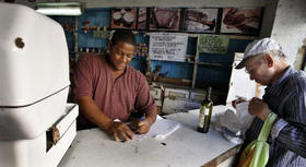La falta de artículos en los establecimientos cubanos que venden en moneda nacional continúa sin una solución a la vista