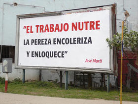 Cartel en un barrio de La Habana. (JF)
