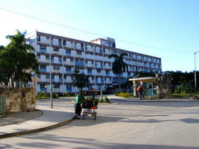 El hospital Lenin (Holguín), 40 años sin una reparación capital. (PANORAMIO)