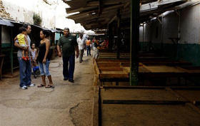 Mercado agropecuario en La Habana, el 9 de octubre de 2008. (AP)