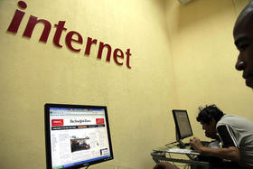 Sala de Internet en Cuba