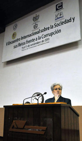 La vicepresidenta del Consejo de Estado y Contralora General de la República, Gladis Bejerano Portela, pronuncia un discurso el miércoles 9 de noviembre del 2011