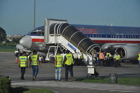 Un avión de American Airlines arriba a La Habana con unos 150 estadounidenses. (Foto: Rui Ferreira.)