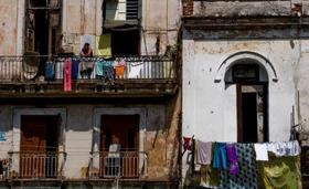 Edificios en deterioro en la ciudad de La Habana, Cuba