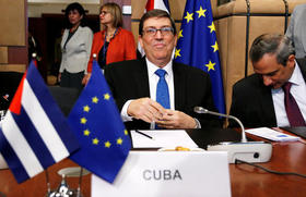 El canciller cubano Bruno Rodríguez durante una reunión con representantes de la Unión Europea