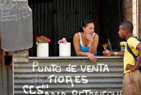 Punto de venta de flores en Cuba