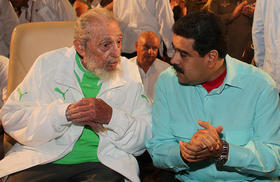 Fidel Castro asiste al acto en celebración de su 90 cumpleaños
