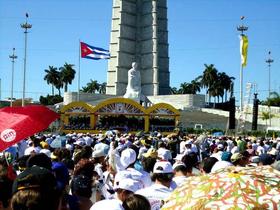 Altar para la misa ofrecida por el papa Benedicto XVI en la Plaza de la Revolución. (Foto: Miriam Leiva)