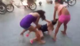 Mujeres se enfrentan en las calles de Camagüey, que se ha convertido en una ciudad lejana a la imagen de los apacibles tinajones o el español mejor hablado de la Isla