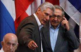 Miguel Díaz-Canel y Raúl Castro