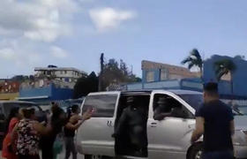 Los vecinos de Regla abuchearon a la comitiva gubernamental. Los vecinos de Regla abuchearon a la comitiva gubernamental