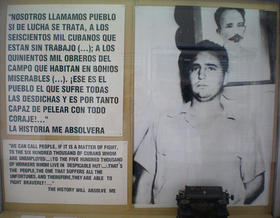 Foto de archivo de Fidel Castro y parte de su alegato La historia me absolverá
