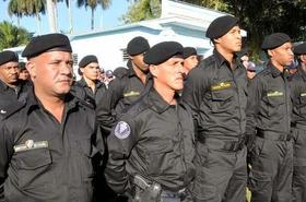 Miembros boinas negras de la policía cubana