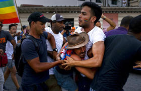 Represión a manifestantes de la comunidad LGBTI en La Habana