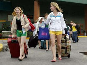 Un grupo de turistas llega a la Isla. Octubre de 2009. (CUBAMATINAL)