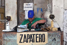 Un trabajador por cuenta propia en Cuba. Un trabajador por cuenta propia en Cuba