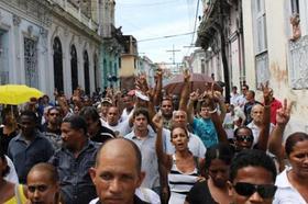 Cubanos asisten al sepelio de Mons. Pedro Meurice, el 31 de julio en Santiago de Cuba
