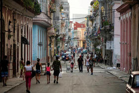 Calle en el centro de La Habana, Cuba, el 9 de noviembre de 2019
