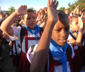 Inicio del nuevo curso escolar en una escuela primaria en Cuba